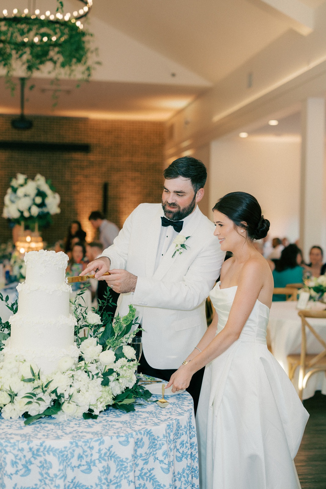 Bride and groom cut their wedding cake at their Hadden Estate wedding